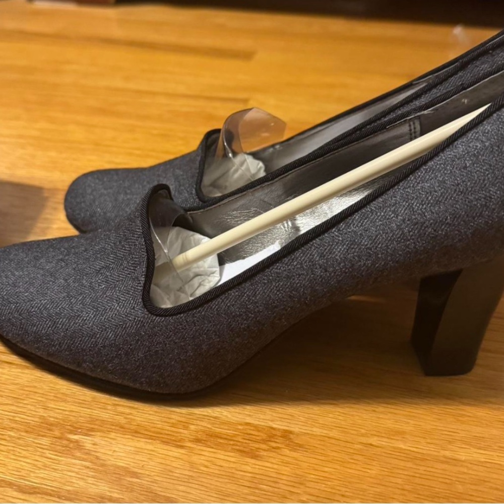Chic Women's Gray Heels